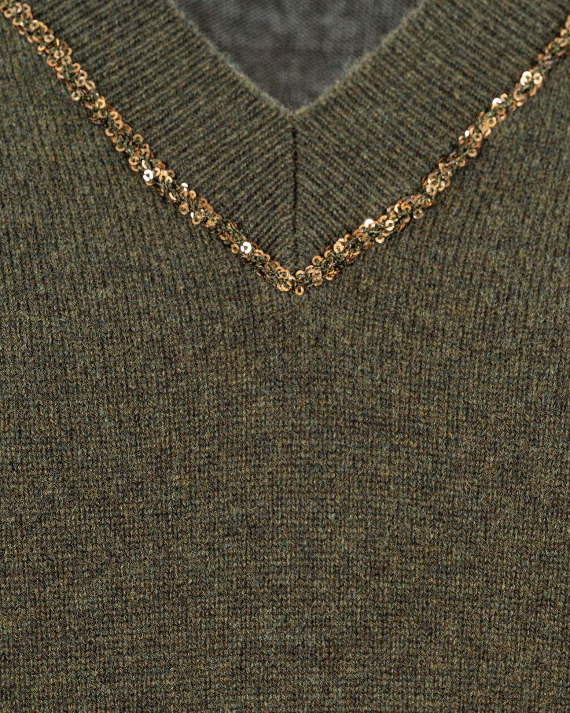 shop FABIANA FILIPPI Saldi Pull: Fabiana Filippi maglia in platinum con paillettes.
Filato platinum.
Vestibilità over.
Scollo a V.
Piping in brillanti paillettes tono su tono.
Composizione: 75% lana – 15% seta – 10% cashmere.
Made in Italy.. MAD214F015-I947-6157 number 8713697